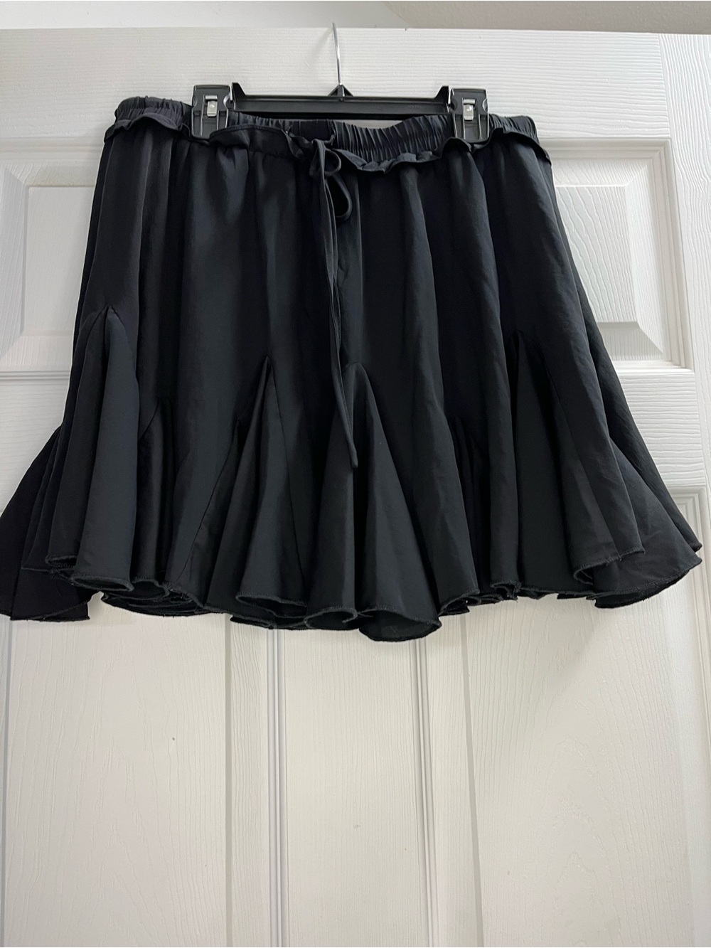 Jodifl solid black flowy ruffle skort. Excellent condition. Size small
